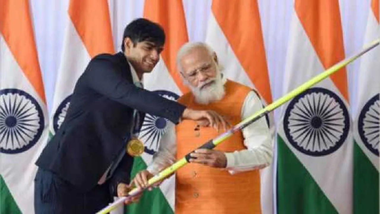 PM मोदी के उपहारों की बोली: नोएडा DM के रैकेट को 10 करोड़, सवा करोड़ में नीरज का जैवलिन
