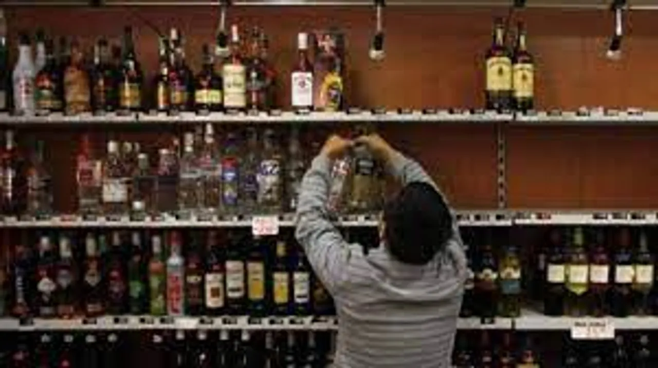 Delhi court grants bail to five accused in excise case