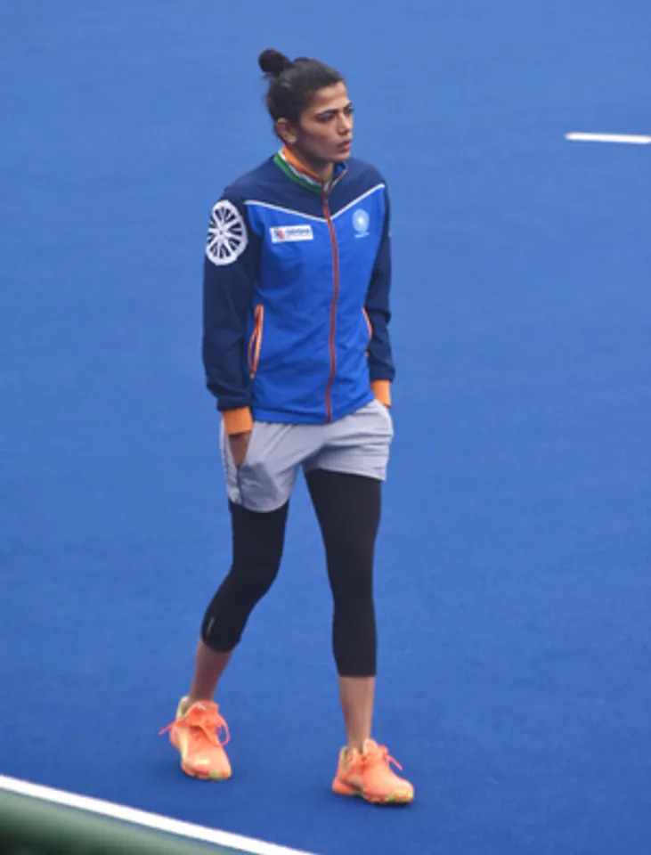 Ranchi: India’s Women’s Hockey Captain Savita Punia going back to dressing room after being injured