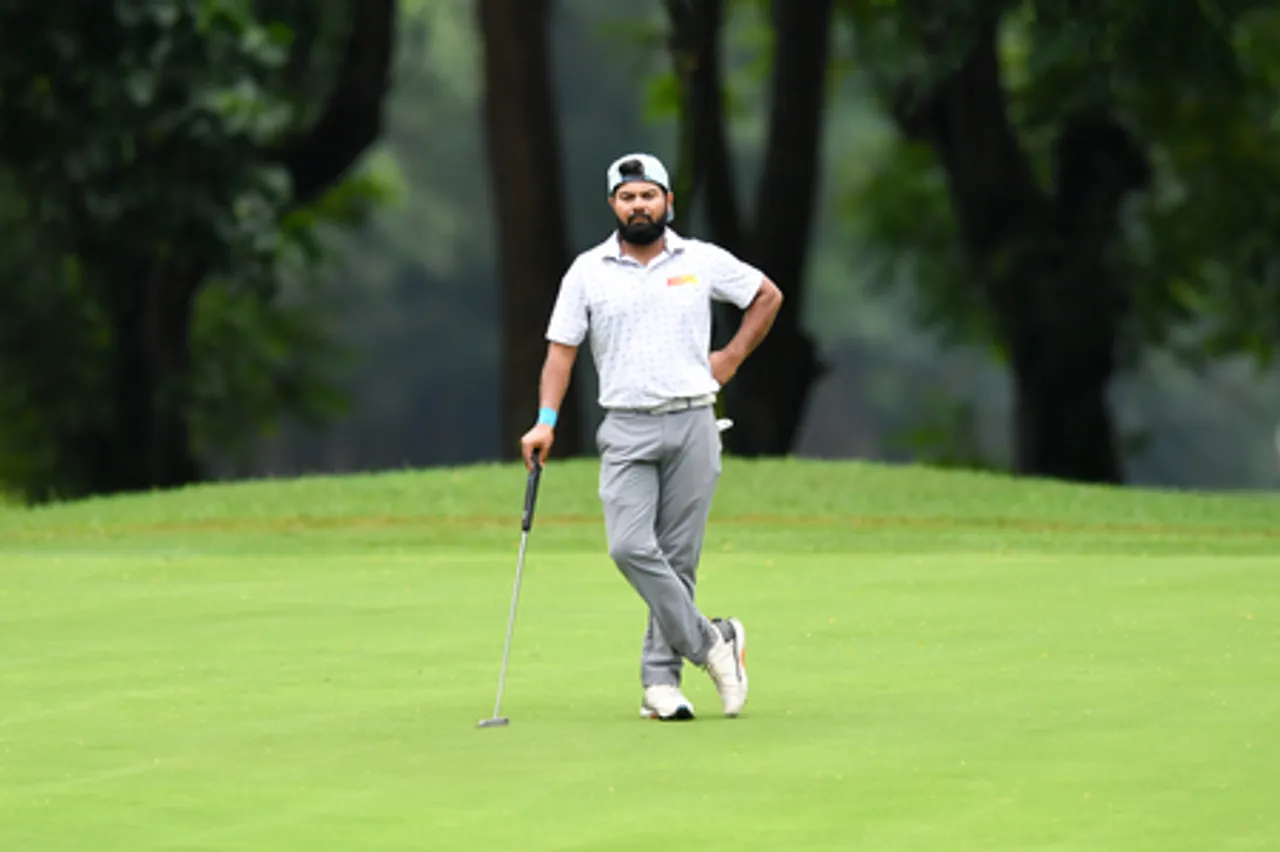 Aman Raj continues amazing run with bogey-free 61, leads by four shots in the IGPL Invitational Kolkata 2025 at the Tollygunge Golf Club om Kolkata on Wednesday. Photo credit: IGPL