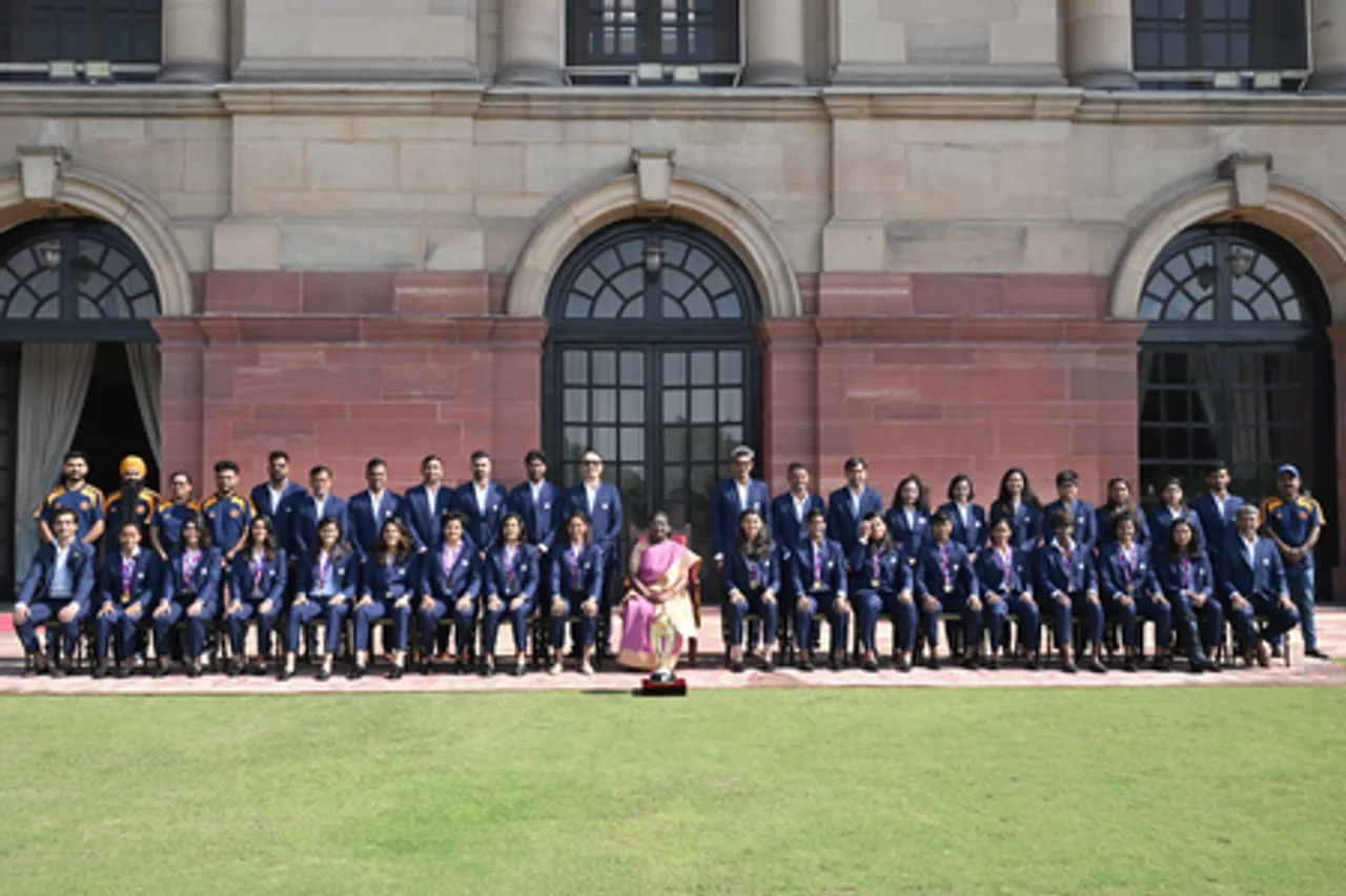 President Droupadi Murmu hosts Women’s ODI WC-winning Indian team at Rashtrapati Bhavan (Credit: Rashtrapati Bhavan/X)