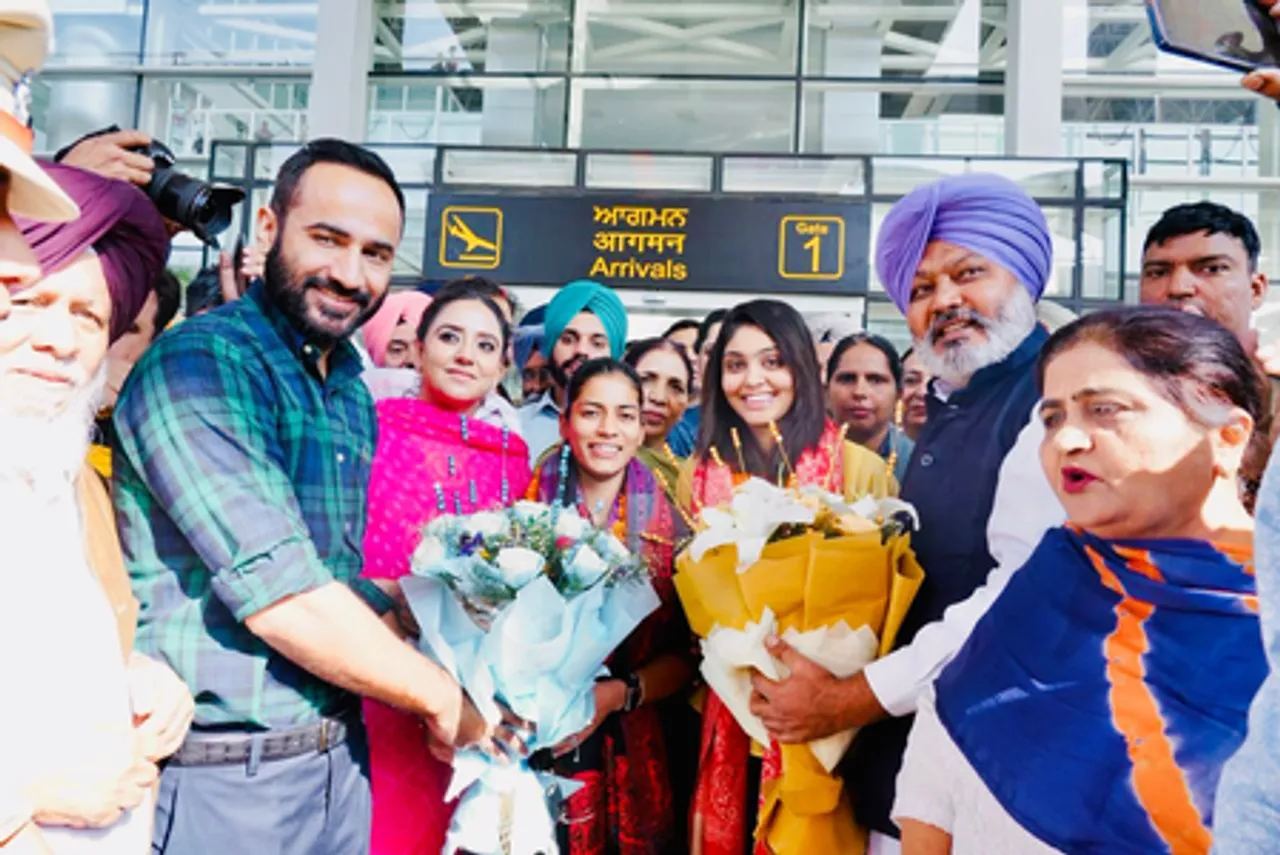 Two World Cup cricketers get warm welcome on reaching Punjab