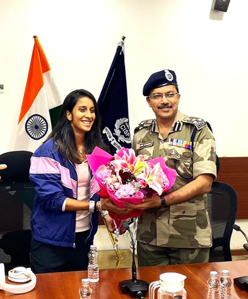 Jemimah Rodrigues honoured by CISF personnel at ASG Mumbai Airport