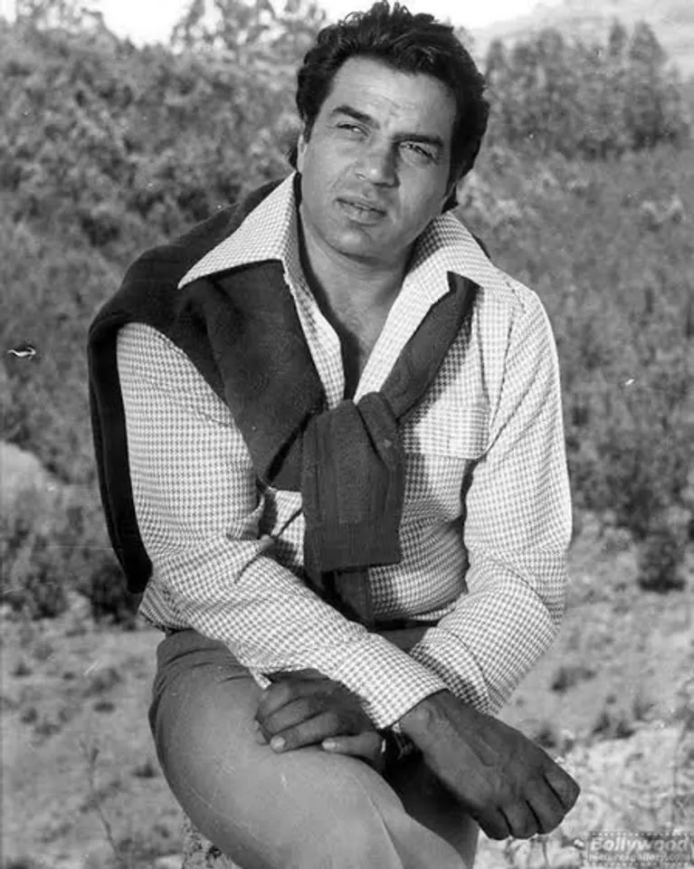 ‘His energy was infectious’: Sachin Tendulkar mourns passing of iconic actor Dharmendra. Photo credit: @sachin_rt/X