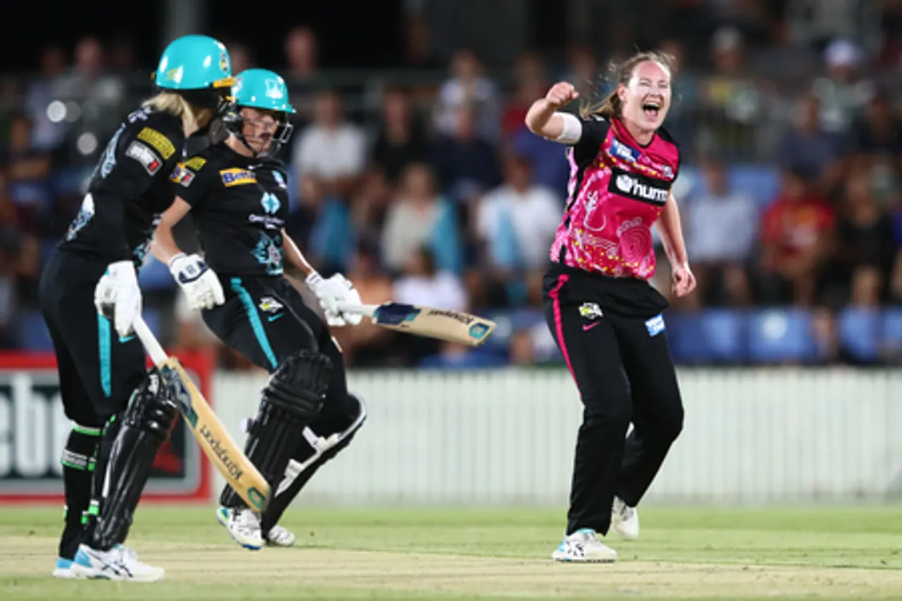 Australia pacer Lauren Cheatle extends contract with Sydney Sixers for two more seasons (Credit: Sydney Sixers/X)