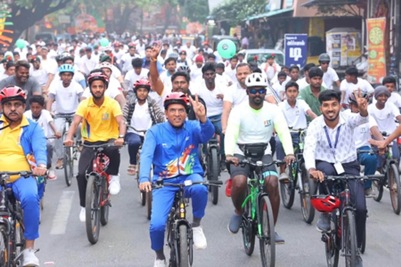 Mansukh Mandaviya officiates first anniversary of Fit India Sundays with cycling event in Puducherry