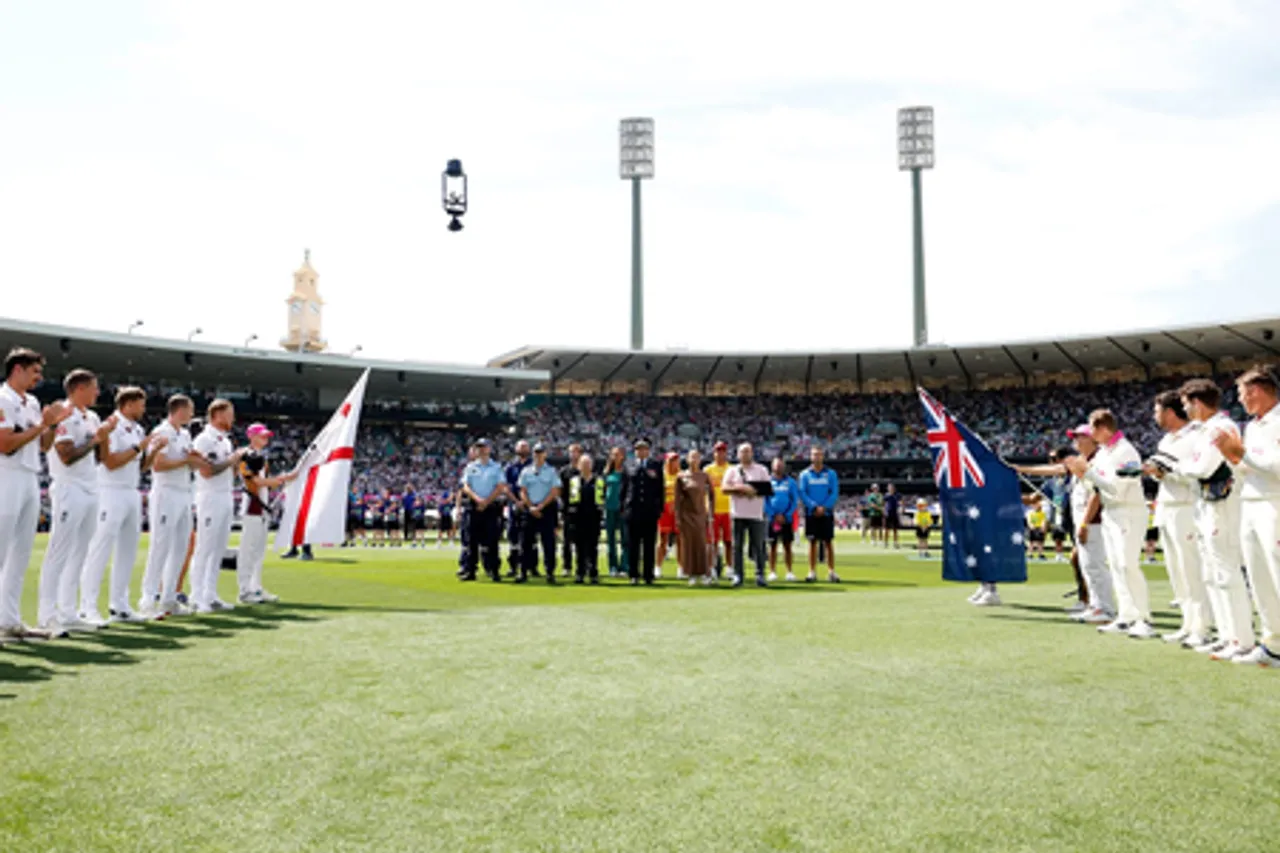 Australia, England teams pay tribute to Bondi shooting victims, first responders at SCG