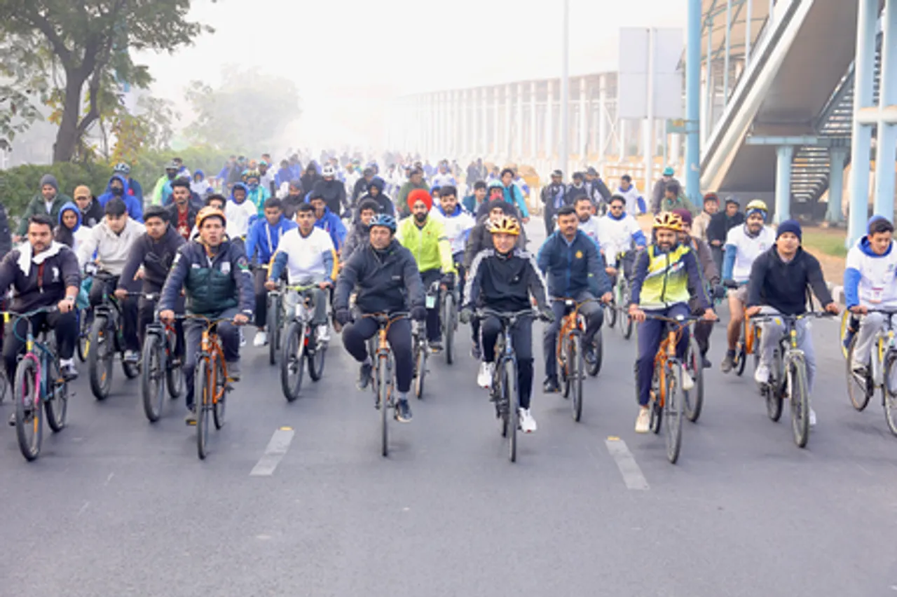 Strong leadership is only possible with a healthy body, says Mandaviya at 56th Fit India Sundays on Cycle (Credit: SAI)