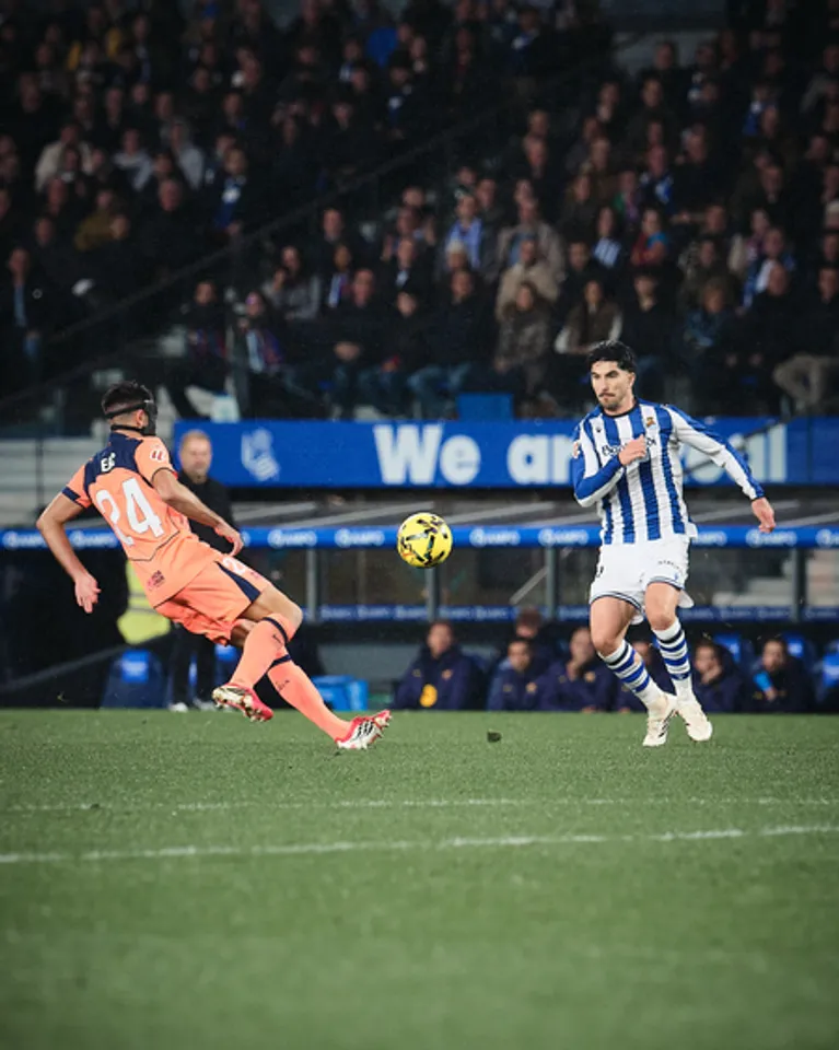 Real Sociedad beat Barca as La Liga title race tightens