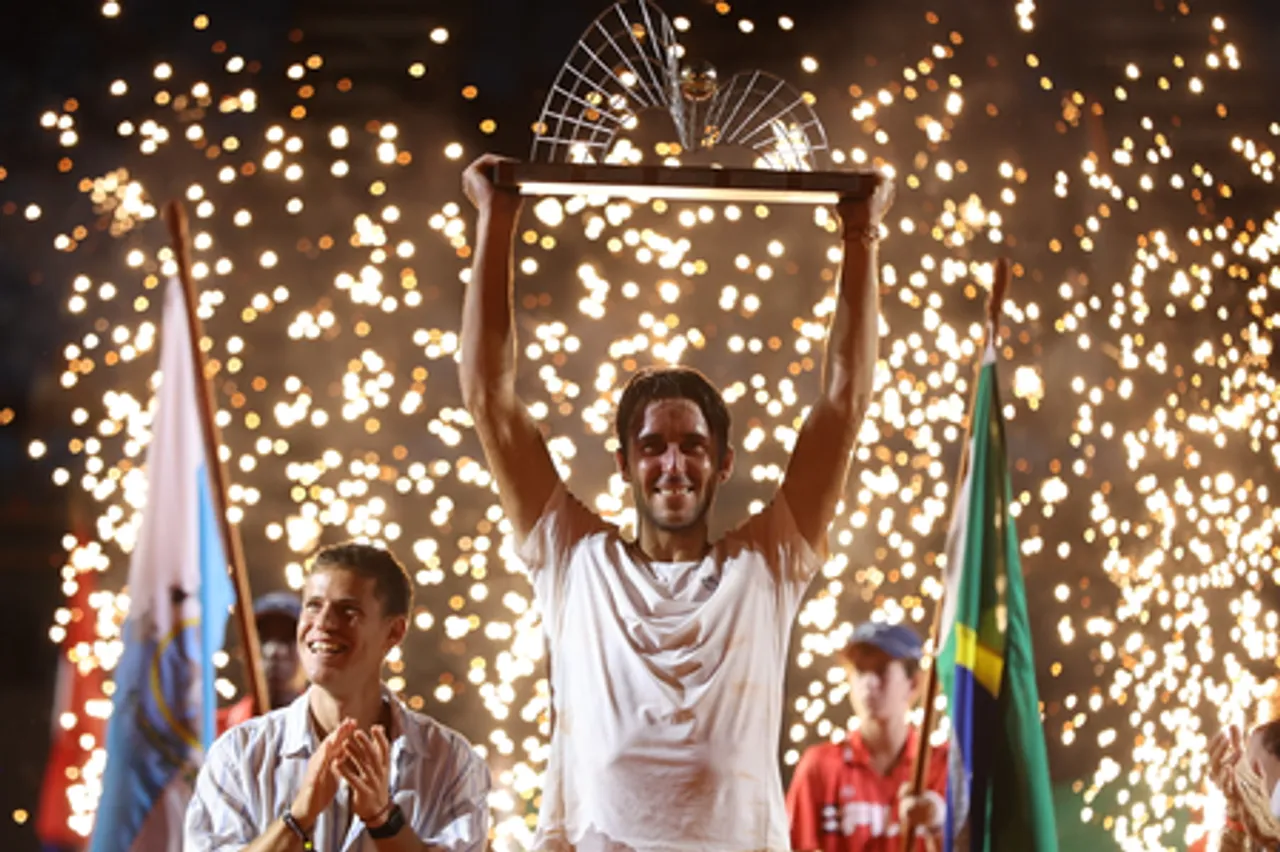 Etcheverry clinches first ATP title in Rio de Janeiro