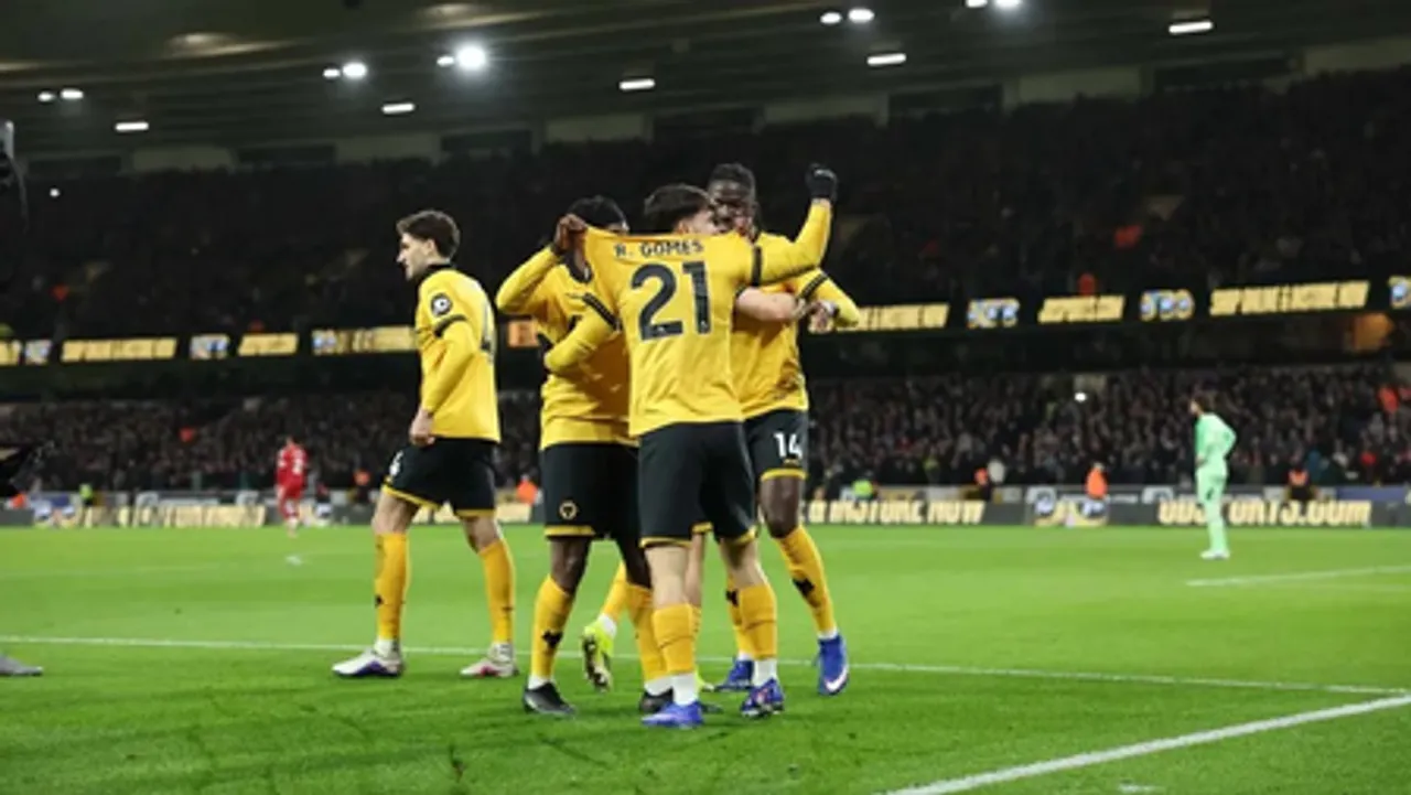 Liverpool beaten by late Wolves goal at Molineux