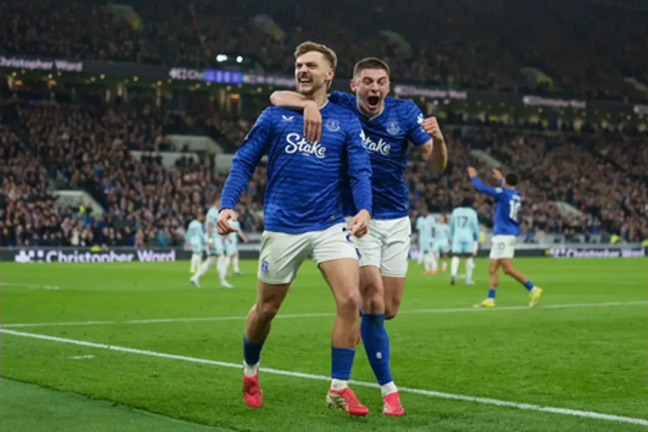 Tarkowski, Dewsbury-Hall score as Everton breeze past Burnley