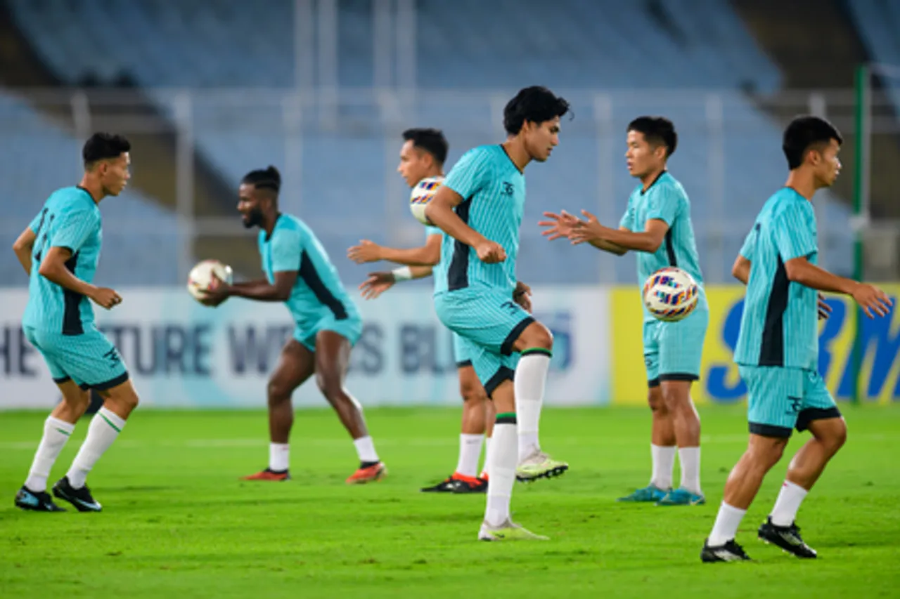 Mohammedan Sporting hope to open account against Bengaluru at the Kishore Bharti Krirangan in Kolkata, winless Kerala Blasters cross swords with Chennaiyin FC at the Jawaharlal Nehru Stadium in Kochi. on Saturday. Photo credit: AIFF