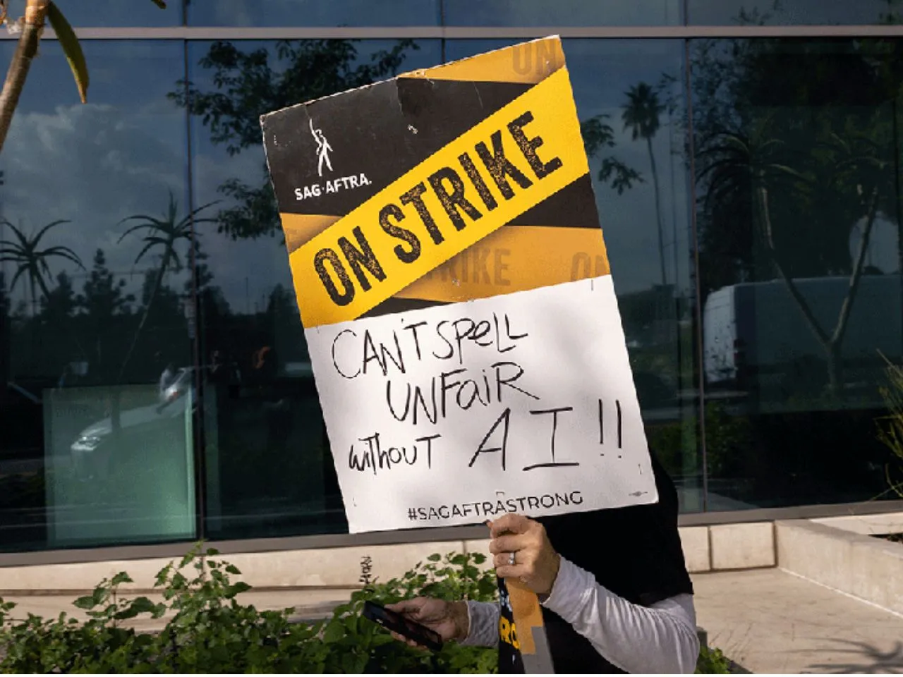 SAG AFTRA strikes against video game