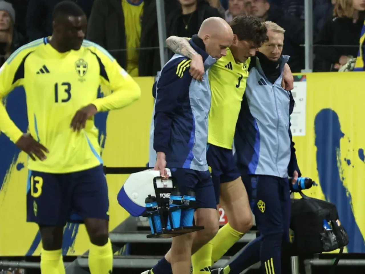 Victor Lindelof injured