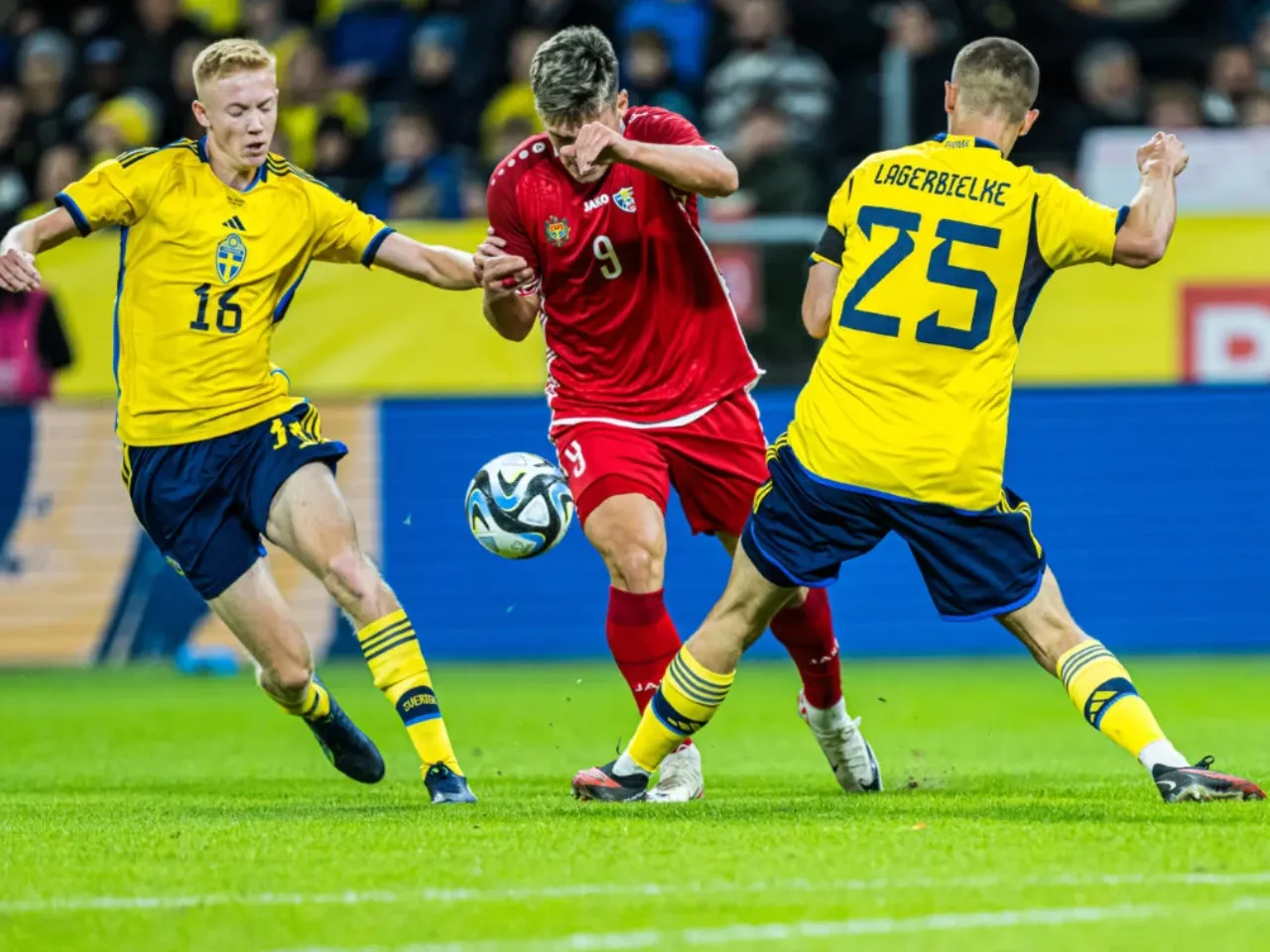 Hugo Larsson to Manchester United
