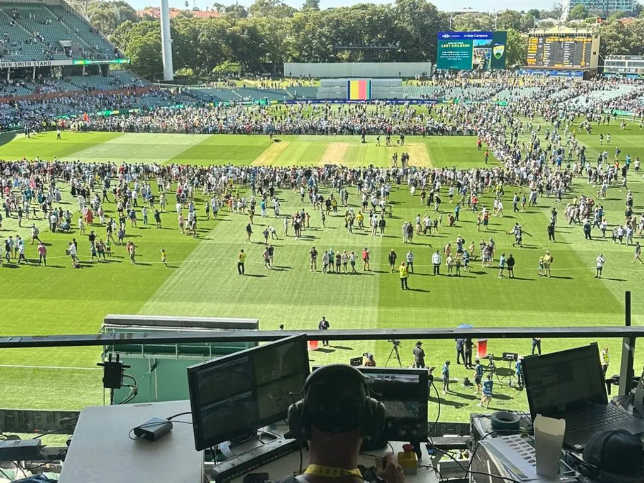 'Where is England in WTC ranking?' - Fans give back to Michael Vaughan for trolling India over Travis Head's knock