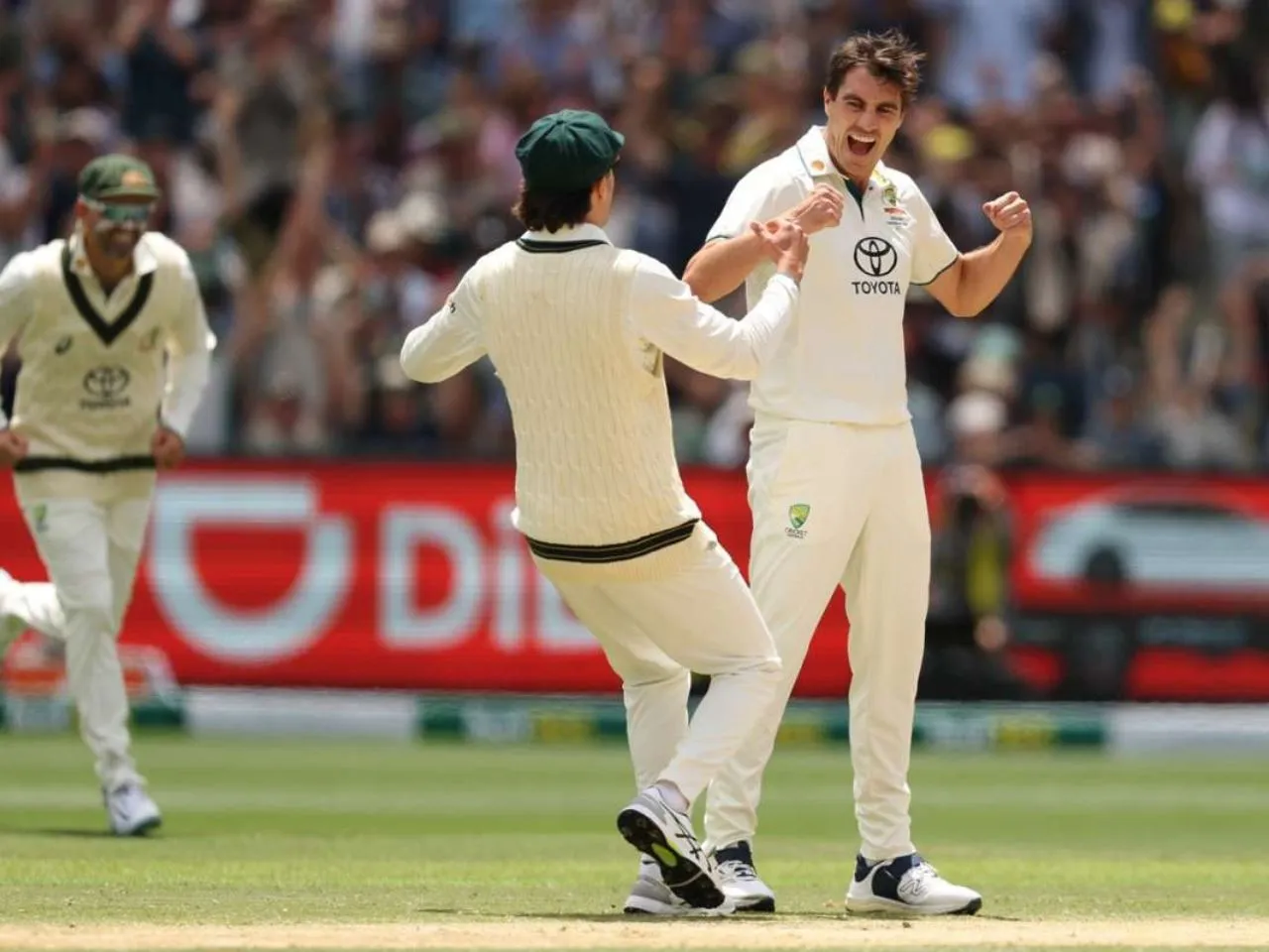 Pat Cummins dismisses Rohit Sharma and KL Rahul in single over