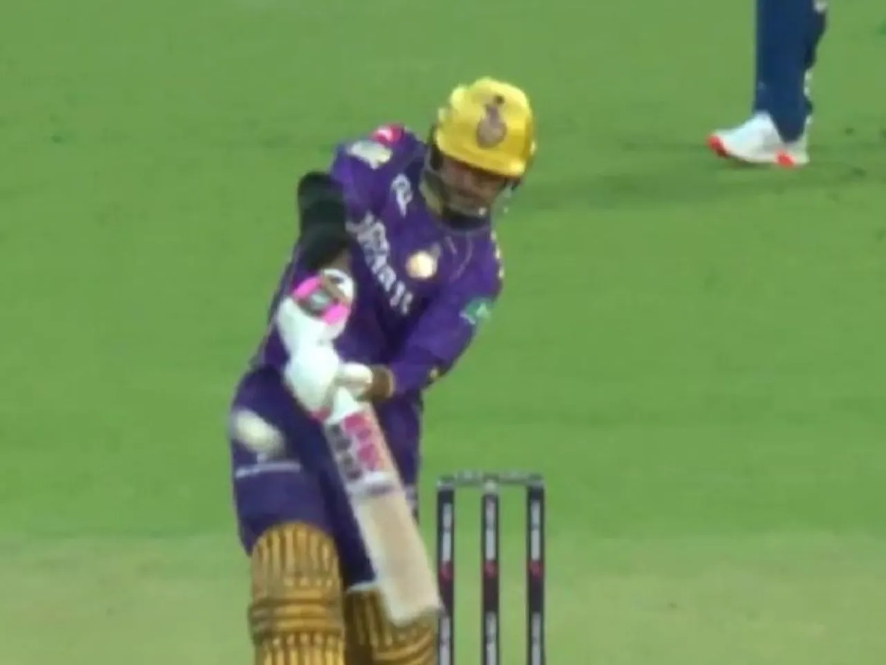 KKR vs LSG: Sunil Narine six against Akash Deep