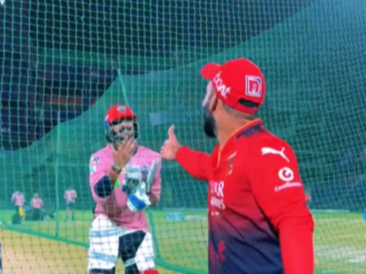 Axar Patel meets Dinesh Karthik ahead of DC vs RCB game 