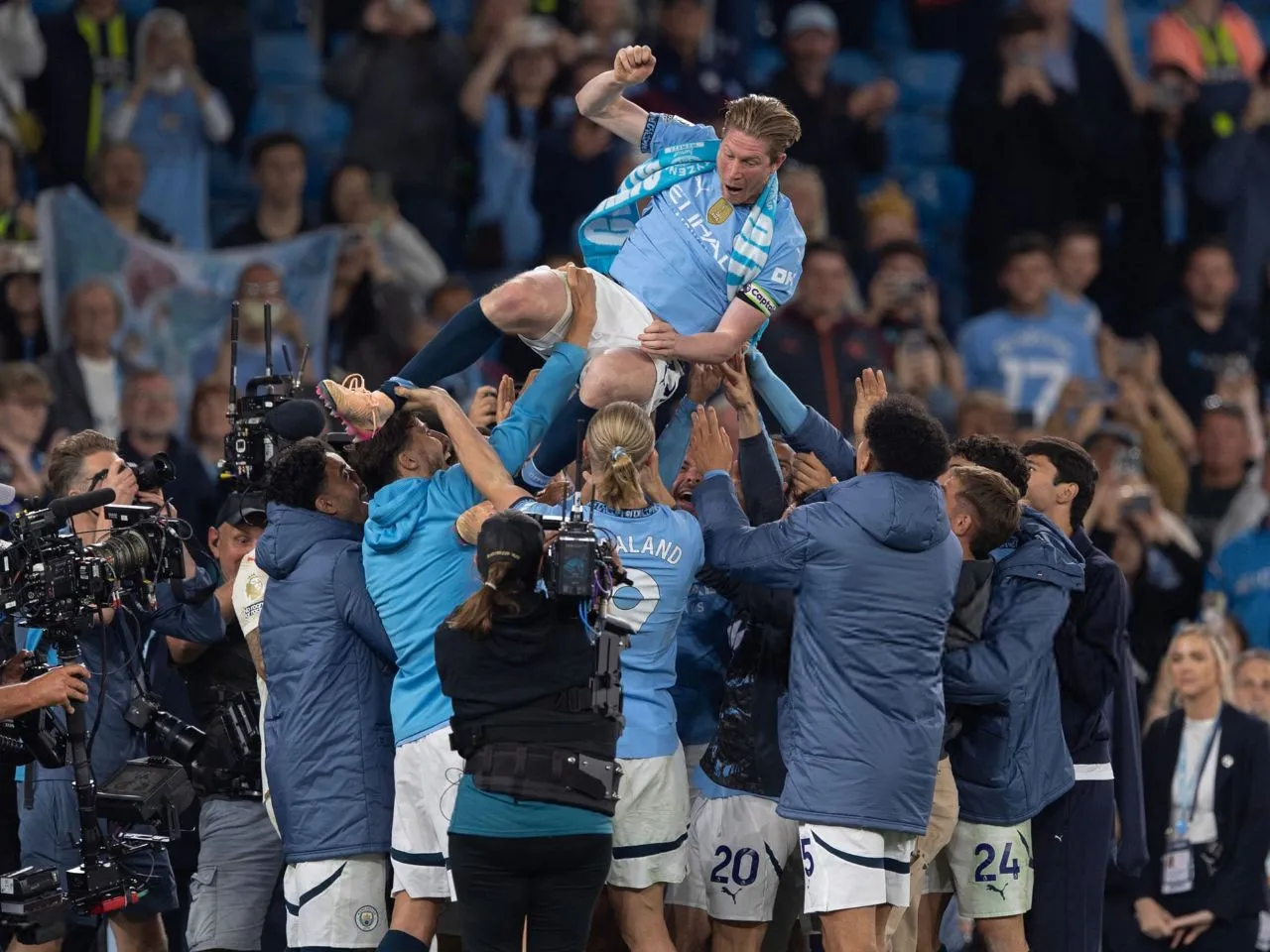 Manchester City teammates lift Kevin De Bruyne in air after his last game for club