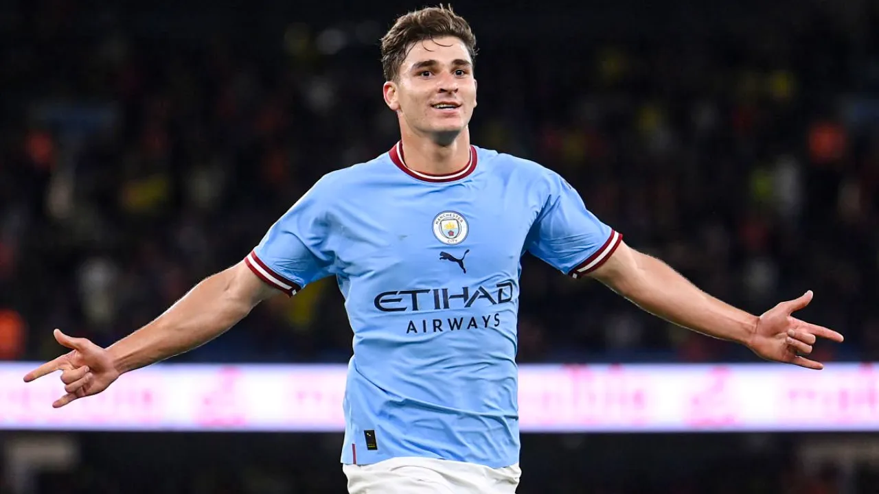 Julian Alvarez spiderman