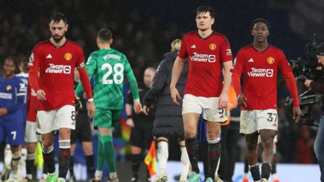 Manchester United's woes continue as two new defenders get injured 