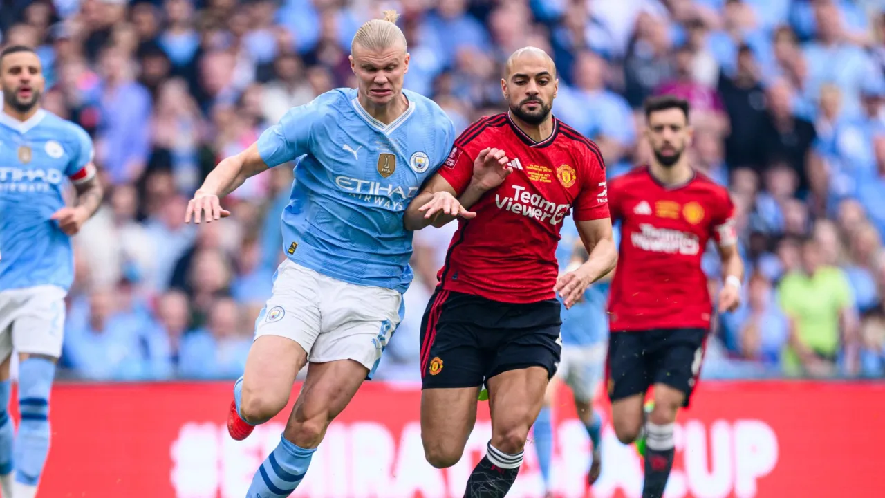 Manchester United beat Manchester City