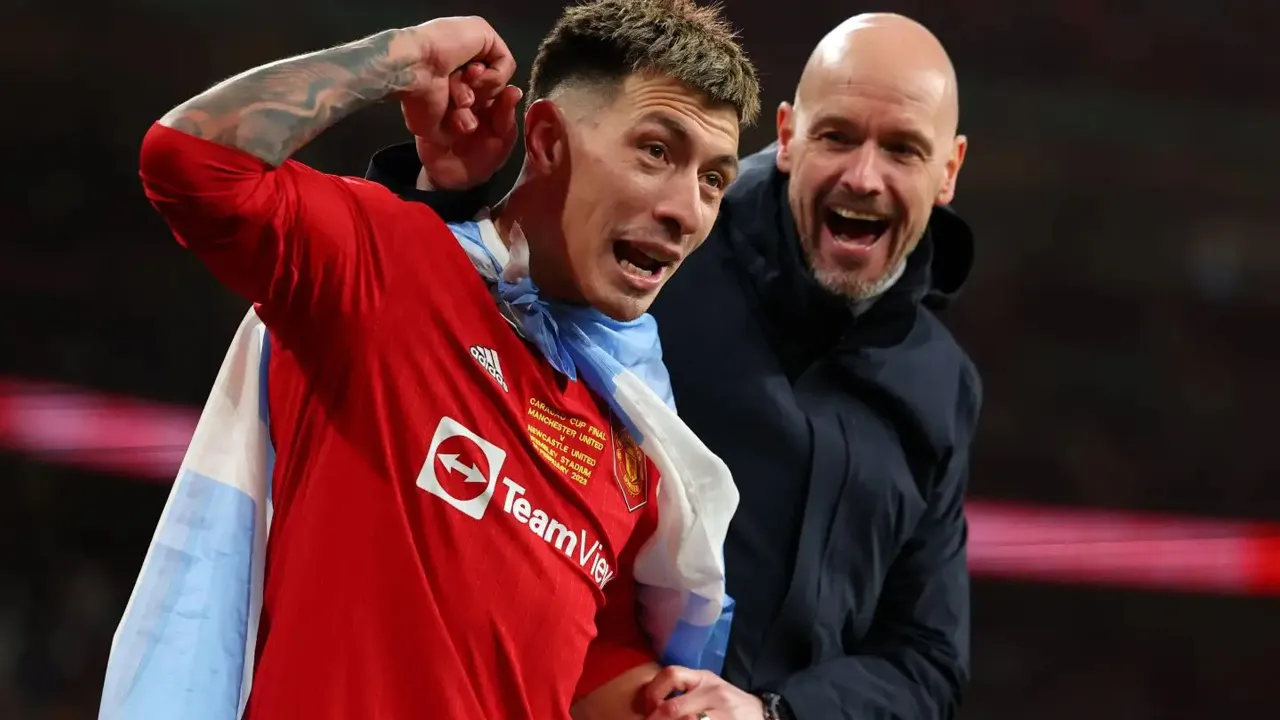 Lisandro Martinez and Erik ten Hag