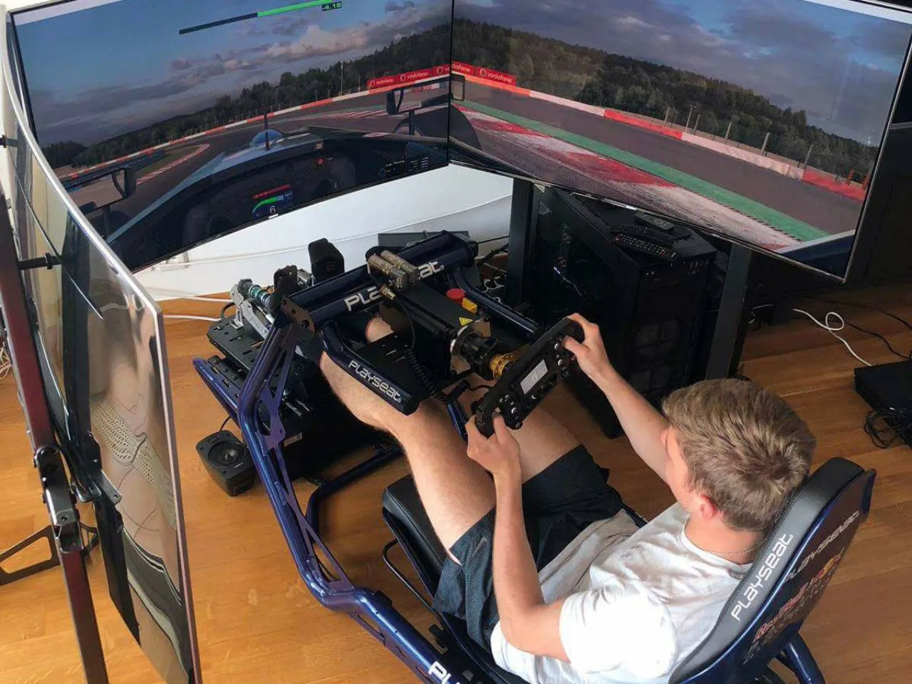 Max Verstappen sim racing