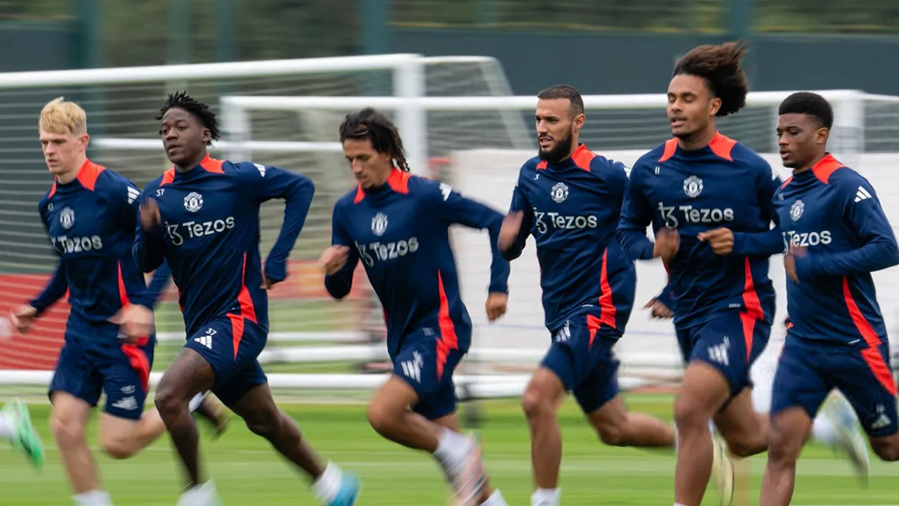 Man Utd team practicing (Source: X)
