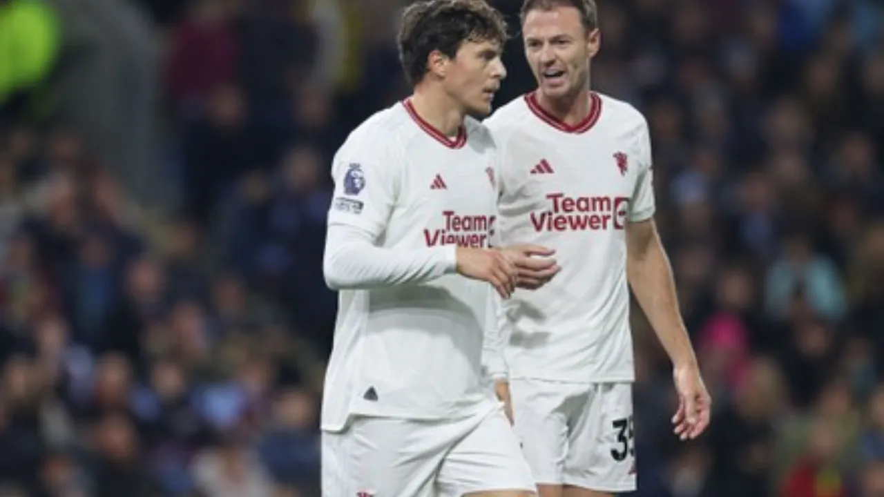 Victor Lindelof and Jonny Evans