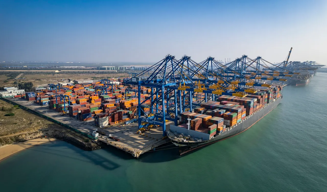 APSEZ & DPA to construct multipurpose berth at Kandla Port, Gujarat