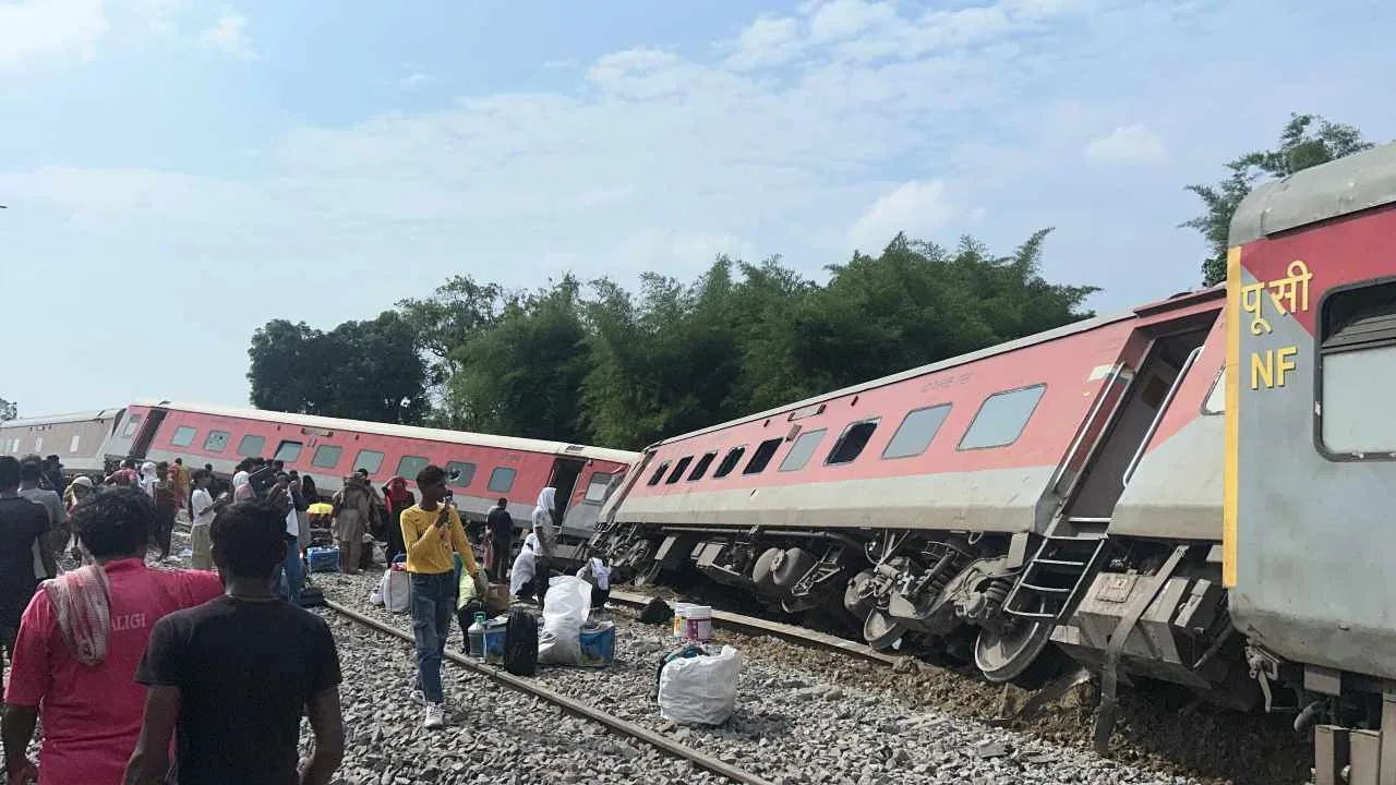 Uttar Pradesh CM Yogi Adityanath Announces Help On Gonda Train Accident, Railway Issues Helpline Number