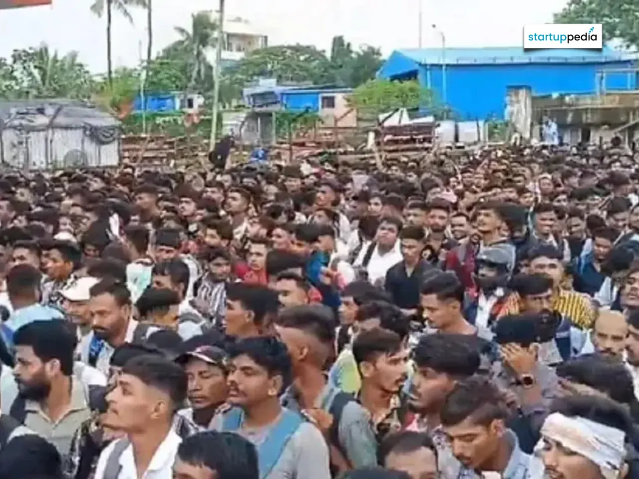 Job Seekers At Mumbai Airport