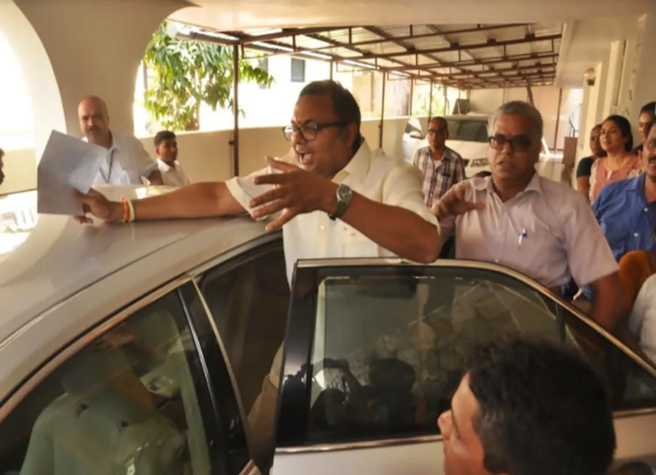 முடிவுக்கு வந்த 7 மணி நேர 'ஏழரை'.... கைதாகிறாரா கார்த்தி சிதம்பரம்?
