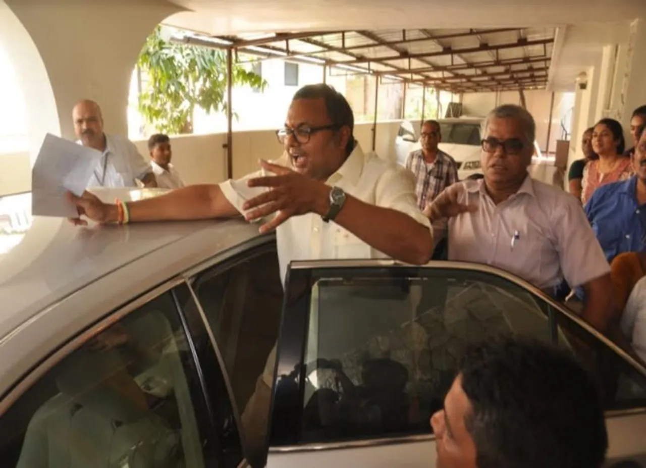 இதனை சற்றும் எதிர்பார்க்காத கார்த்தி சிதம்பரம்.... காத்திருக்கும் டெல்லி!