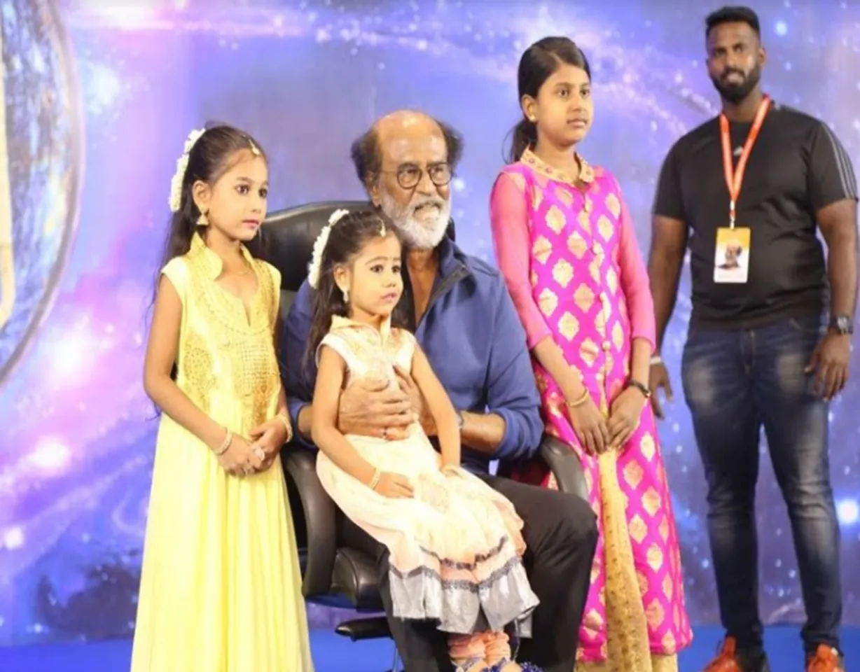 'நா வருவேன்னு சொல்லு'.... ரஜினி - ரசிகர்கள் ஐந்தாவது நாள் சந்திப்பு... ஸ்பெஷல் புகைப்படங்கள்!