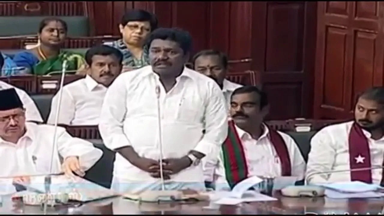 அதிமுகவில் இருந்து சசிகலாவை நீக்க கருணாஸ் எம்.எல்.ஏ எதிர்ப்பு
