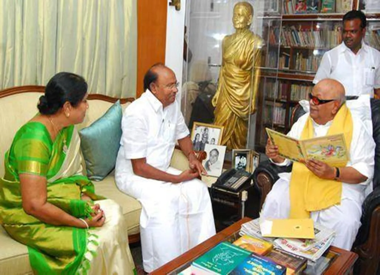 தமிழகத்தில் மட்டுமின்றி, இந்தியாவிலும் நீண்ட அரசியல் பயணம் கலைஞருடையது: ராமதாஸ் வாழ்த்து