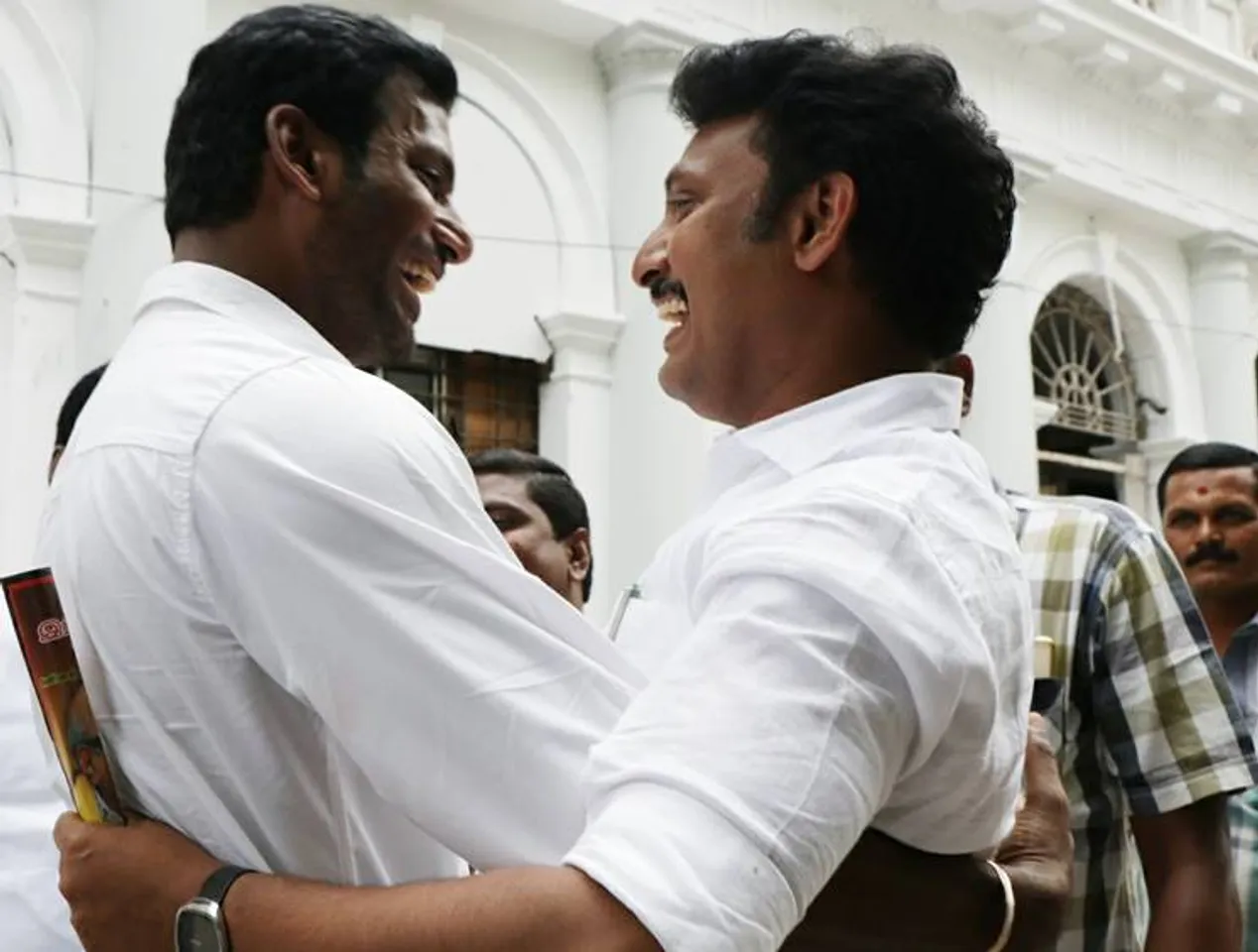 நண்பேன்டா..! கோட்டையில் கொண்டாடிய விஷால் -அன்பில் மகேஷ்