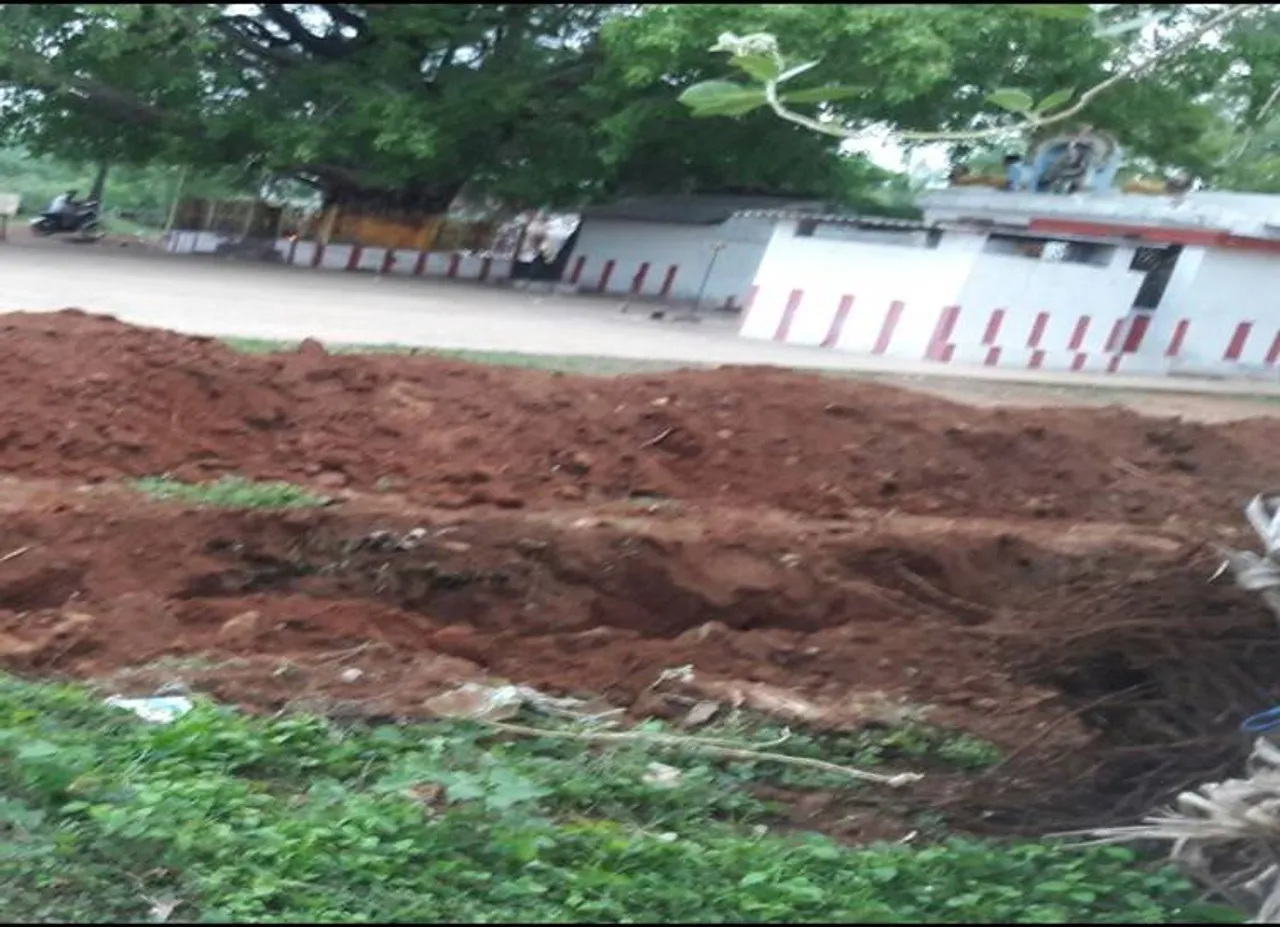 கோயிலுக்குள் நுழையவிடாமல் ஜாதி சுவர்