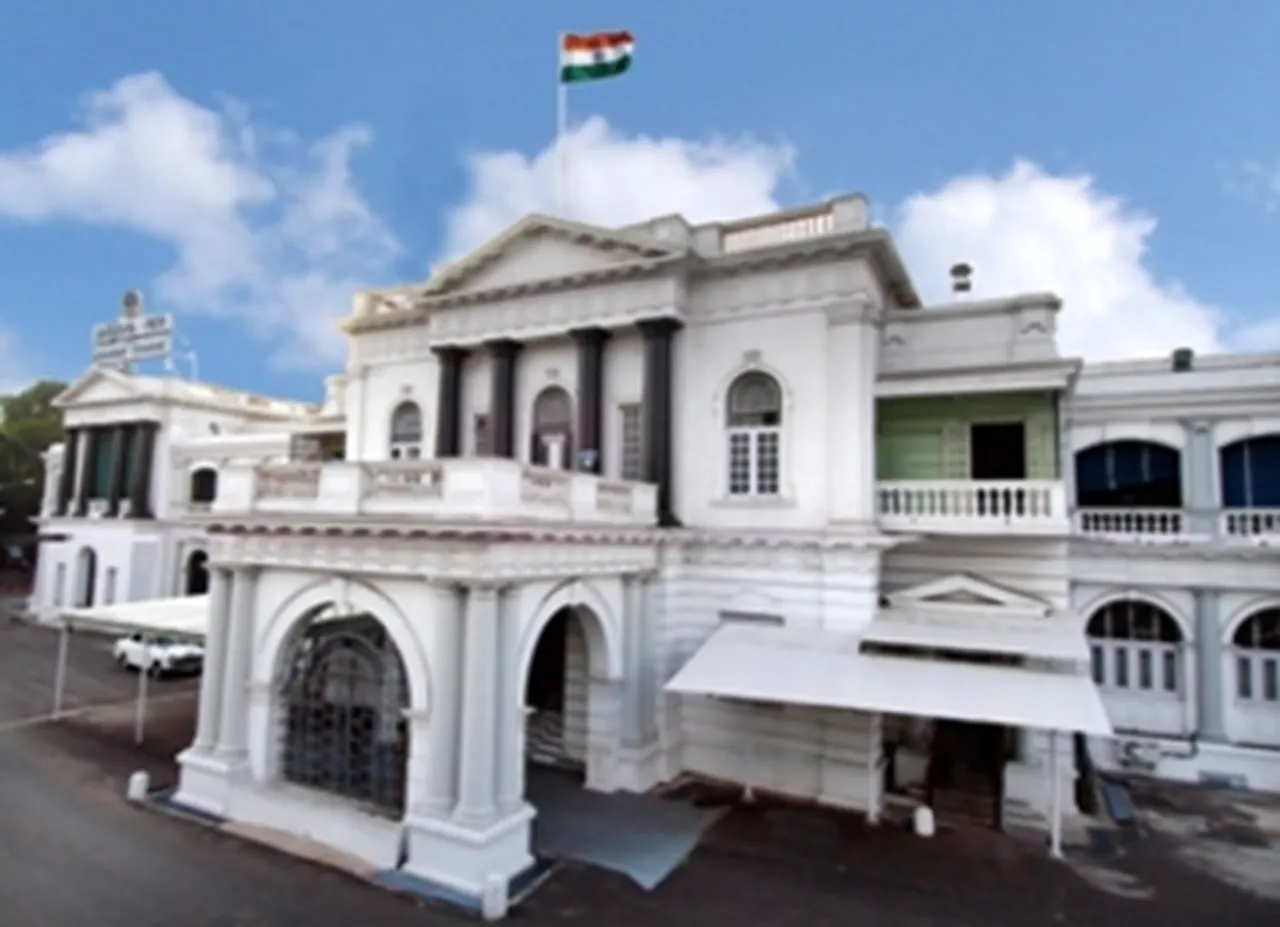 கோட்டையை முற்றுகையிட்ட தமிழக காவல்துறை குடும்பங்கள்!