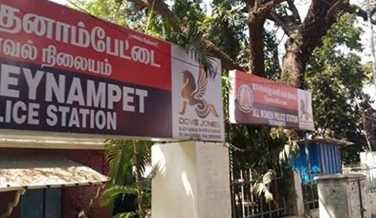 சட்டம்-ஒழுங்கை கேள்விக்கு உள்ளாக்கிய குண்டு வீச்சு : போலீஸ் கமிஷனர் ஏ.கே.விஸ்வநாதன் ஆய்வு