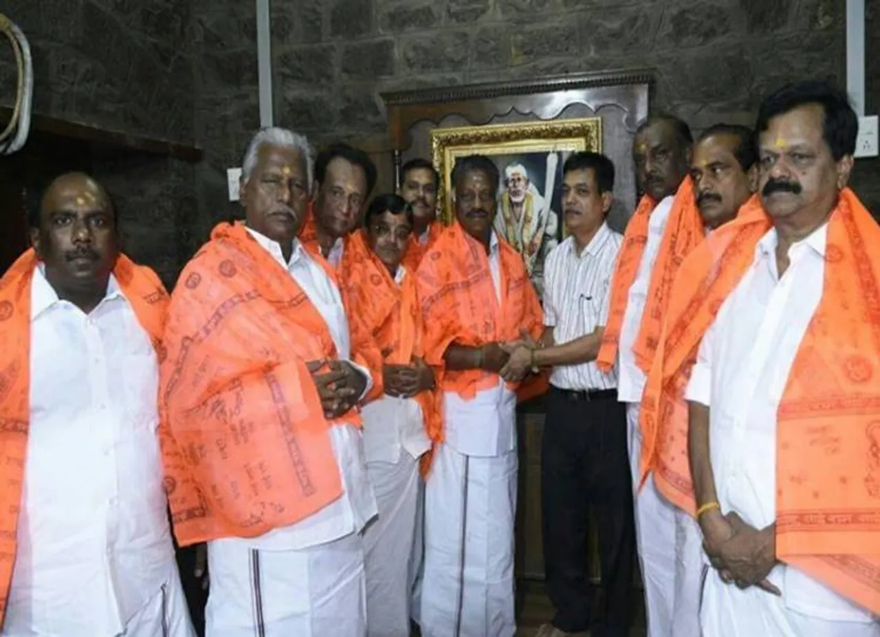 சுவாமி தரிசனத்துக்கு பின் மீண்டும் டெல்லி திரும்பினார் ஓபிஎஸ்: மோடியுடன் நாளை சந்திப்பு
