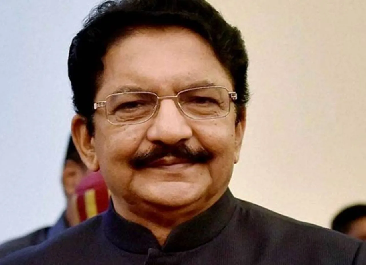 அதிமுக அணிகள் இணைப்பு, அமைச்சரவை மாற்றம் : ஆளுனர் வித்யாசாகர்ராவ் வருகை