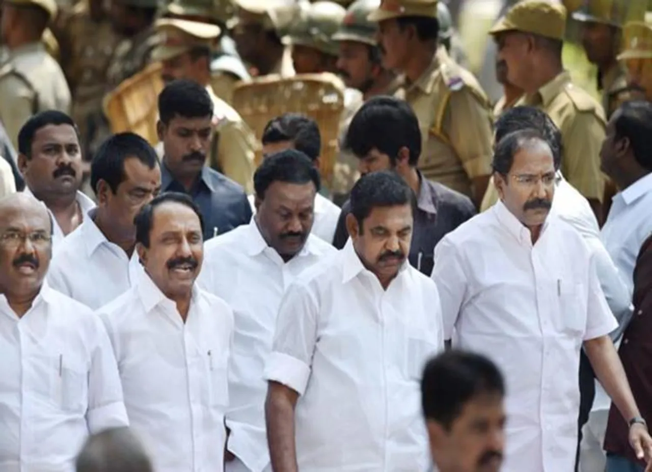 விரைவில் இரு அணிகளும் இணையும்: அவசர கூட்டத்திற்கு பின் துணை சபாநாயகர் பேட்டி!