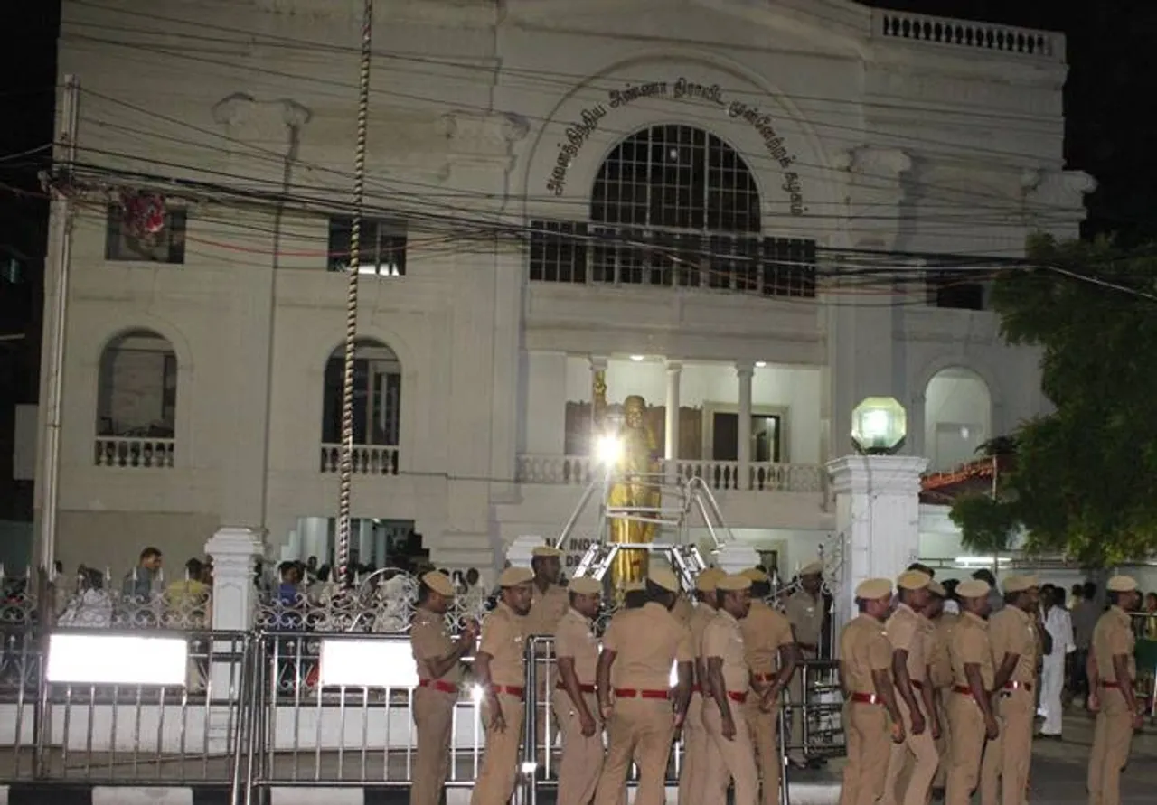 aiadmk, v.k.sasikala to sack, ttv.dhinakaran faction, cm edappadi palaniswamy