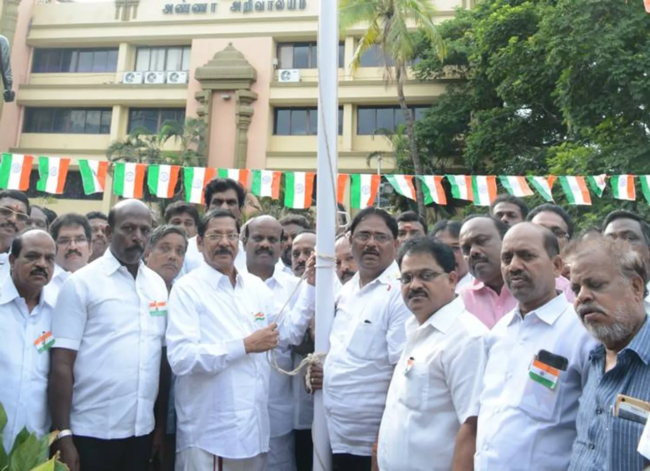 அரசியல் கட்சி அலுவலகங்களில் சுதந்திர தின கொண்டாட்டங்கள் - ஆல்பம்
