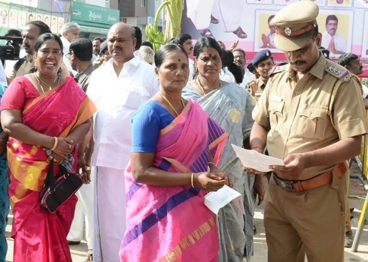 aiadmk general body meeting, aiadmk, aiadmk merger, aiadmk crisis, cm edappadi palaniswami, deputy cm o.panneerselvam, ttv.dhinakaran, v.k.sasikala